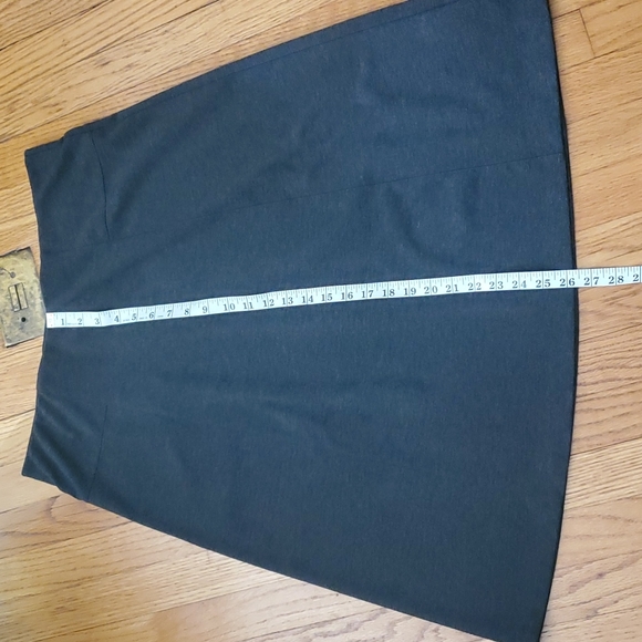 Dana Buchman charcoal gray midi length skirt - Picture 7 of 11